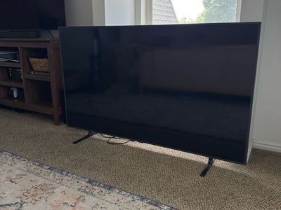 Samsung 65” RU8000 4K Smart TV – Excellent Condition