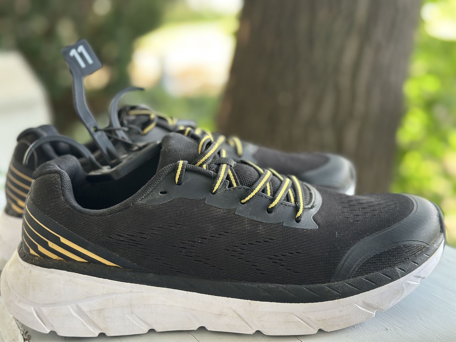 New AVIA Women's Light Weight Arch Support Athletic Shoes Size 11 Black/Yellow