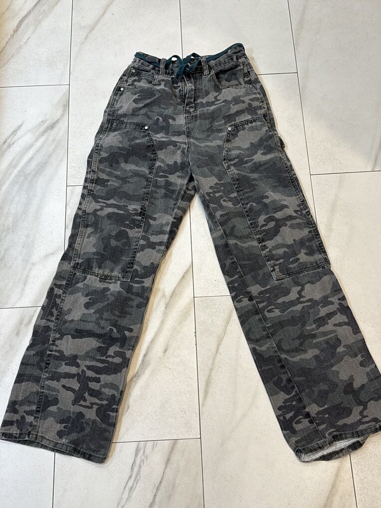 Size Extra Small Camo Jeans