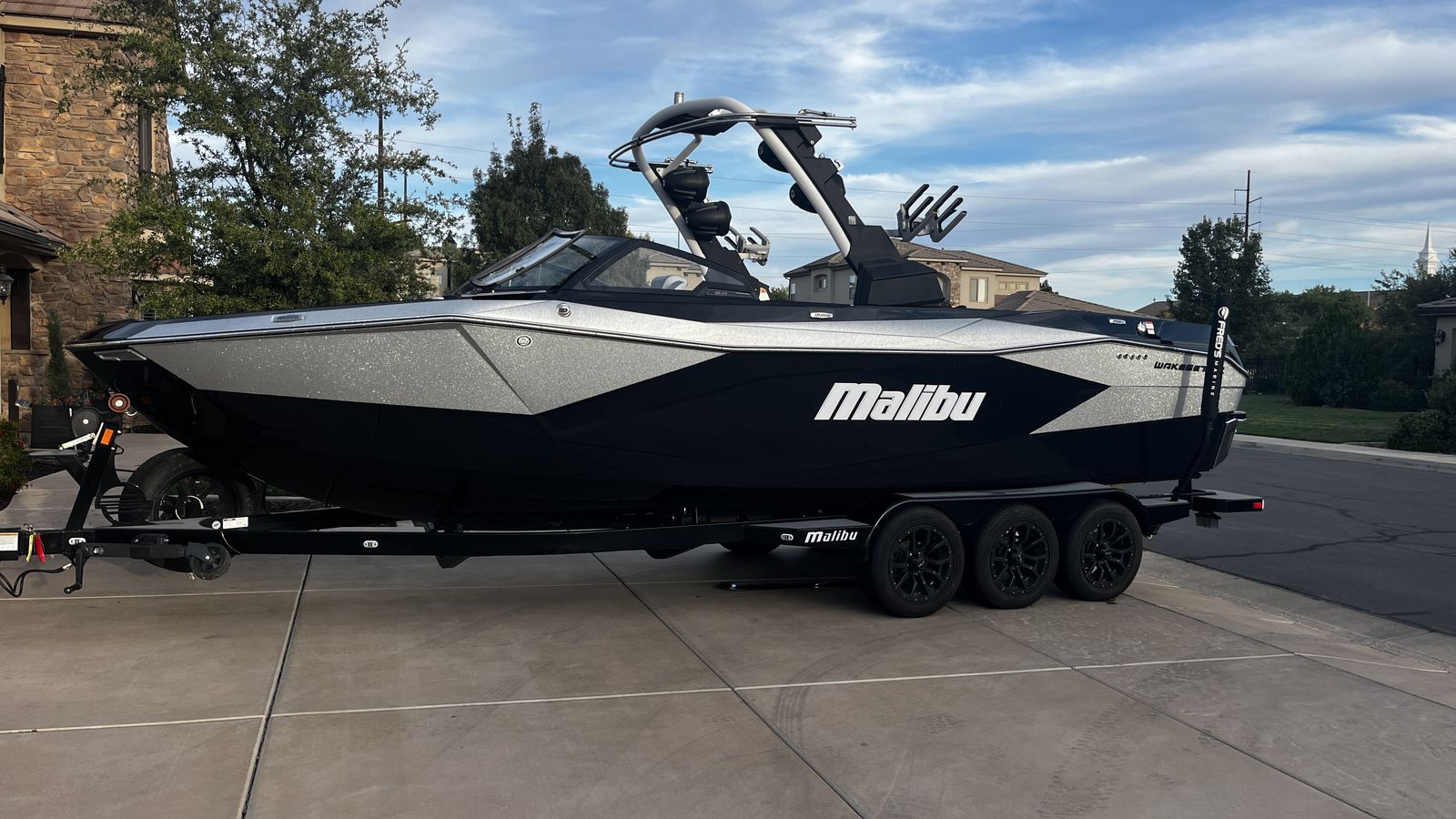 2023 Malibu Wakesetter 26LSV (LOW HOURS) Transferrable Warranty