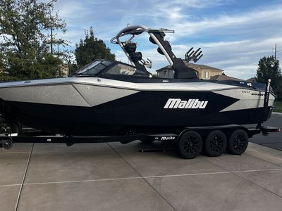 2023 Malibu Wakesetter 26LSV (LOW HOURS) Transferrable Warranty