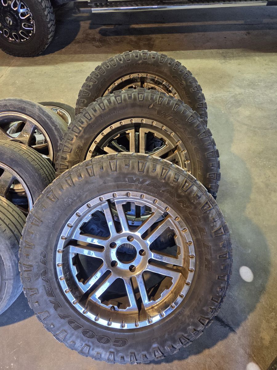 5 lug ford f150 35x12.50x20 wheels and tires
