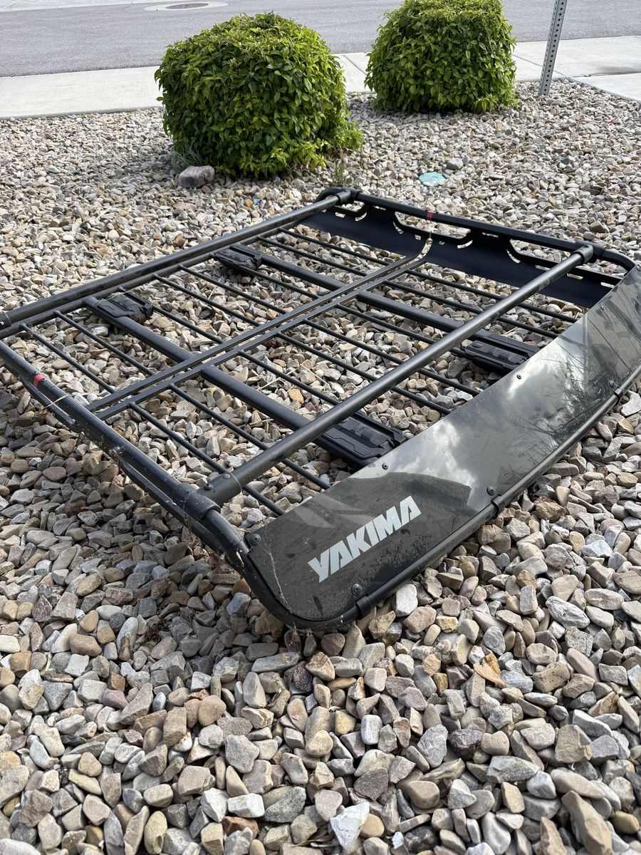 Yakima cargo roof rack w/ matching net