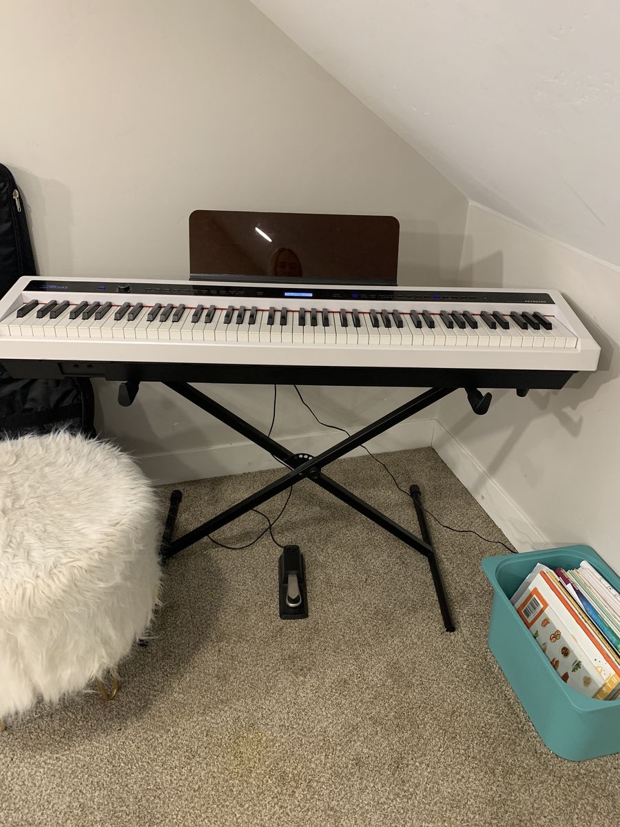 Electric Keyboard (piano) w/ weighted keys!