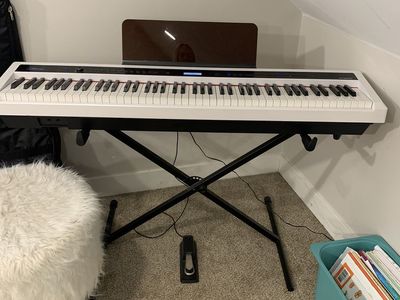 Electric Keyboard (piano) w/ weighted keys!