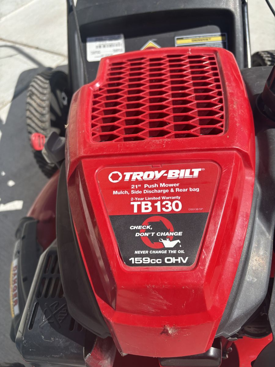 Troy-Bilt push mower like new ( 4hp ) motor