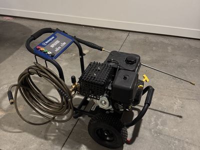 Westinghouse WPX4400 4400 PSI / 4.2 GPM Gas Pressure Washer — Excellent — $475 OBO