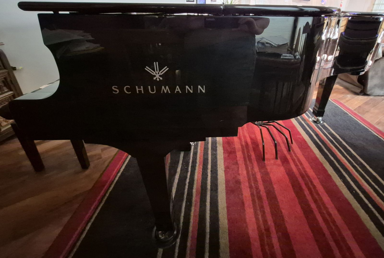    Grand piano 