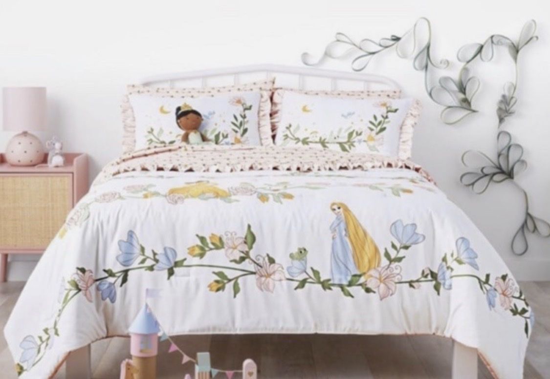 Disney Princess Fairytale Floral White Reversible Comforter & Sham Set Twin/Full