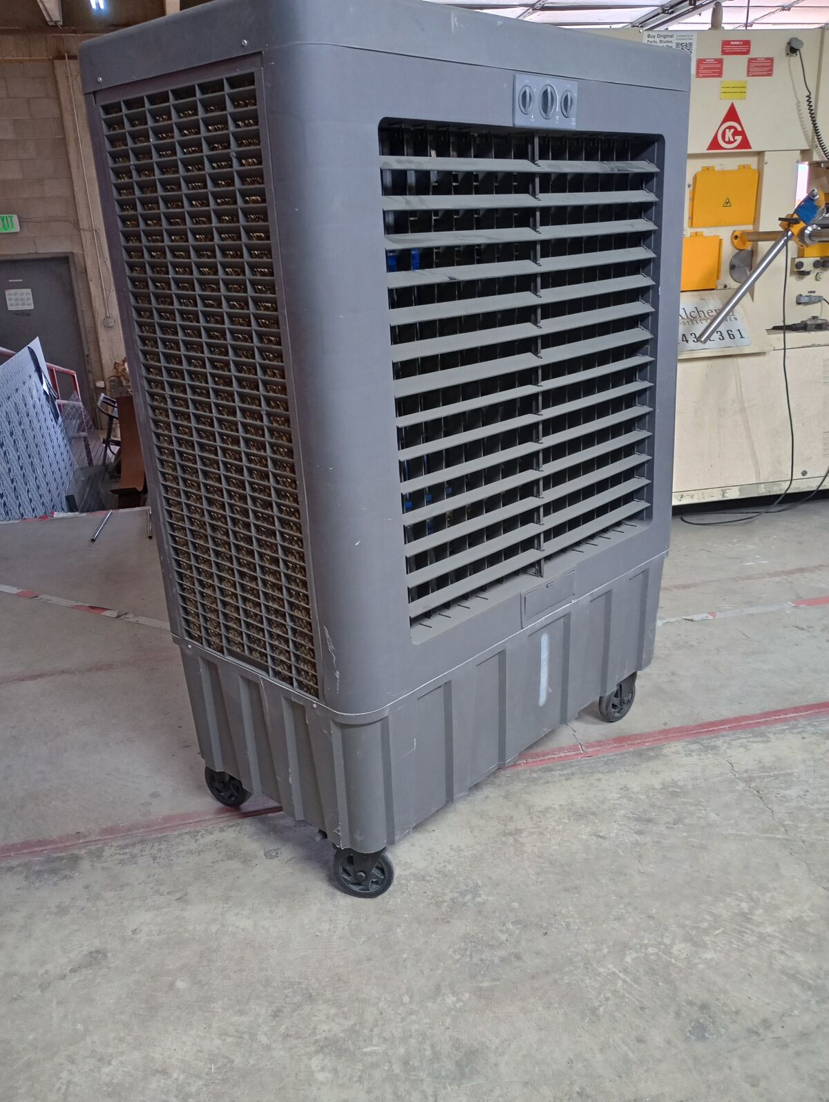 Hessaire MC92V 3000 sq ft Portable Evaporative Cooler 11000 CFM