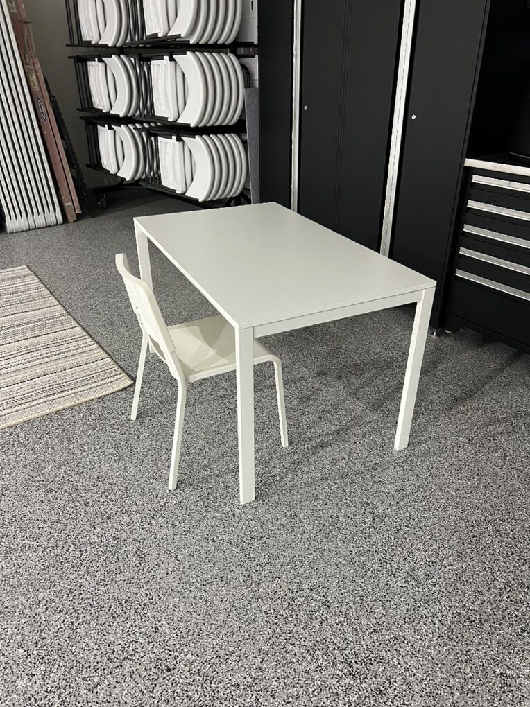 White Plastic Table With Two Chairs