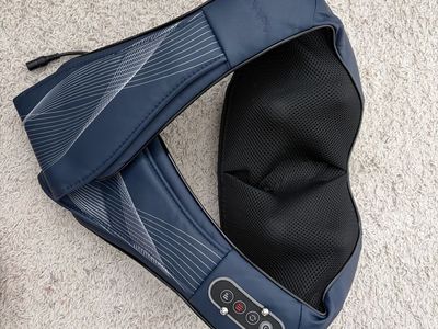 Naipo 3D-Rotating Shiatsu Neck Massager