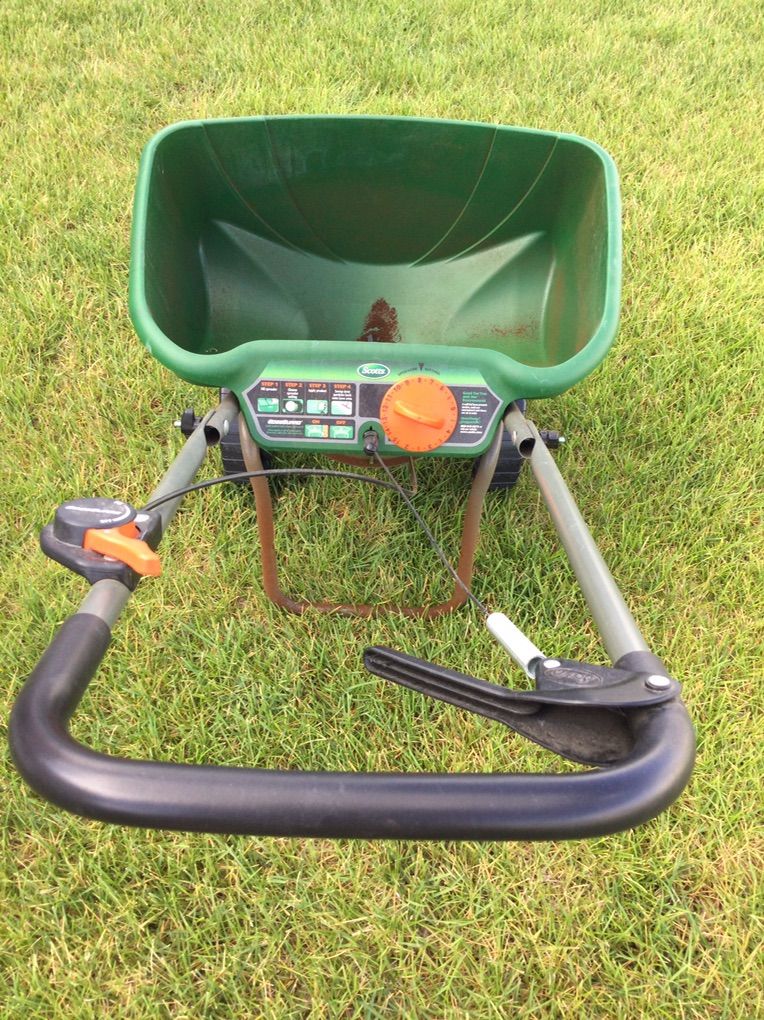 Scott’s Turf Builder EdgeGuard DLX