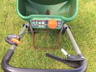 Scott’s Turf Builder EdgeGuard DLX