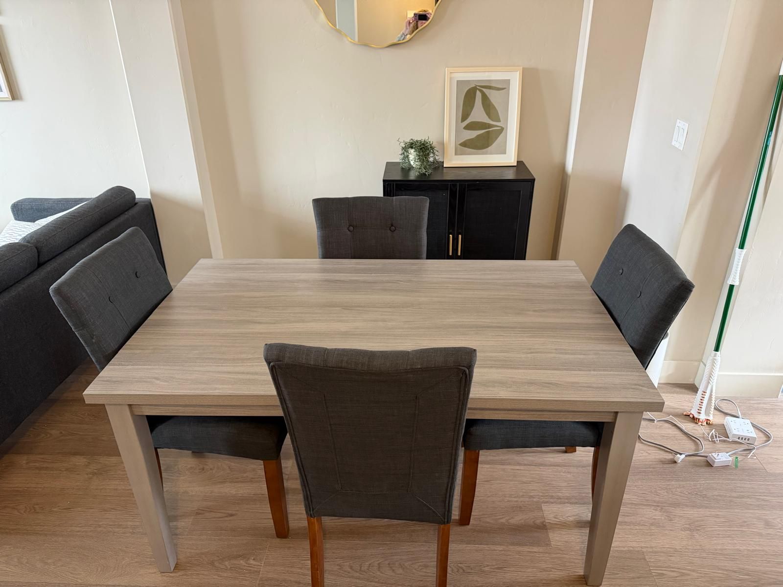 Dining Room Table + 4 Chairs