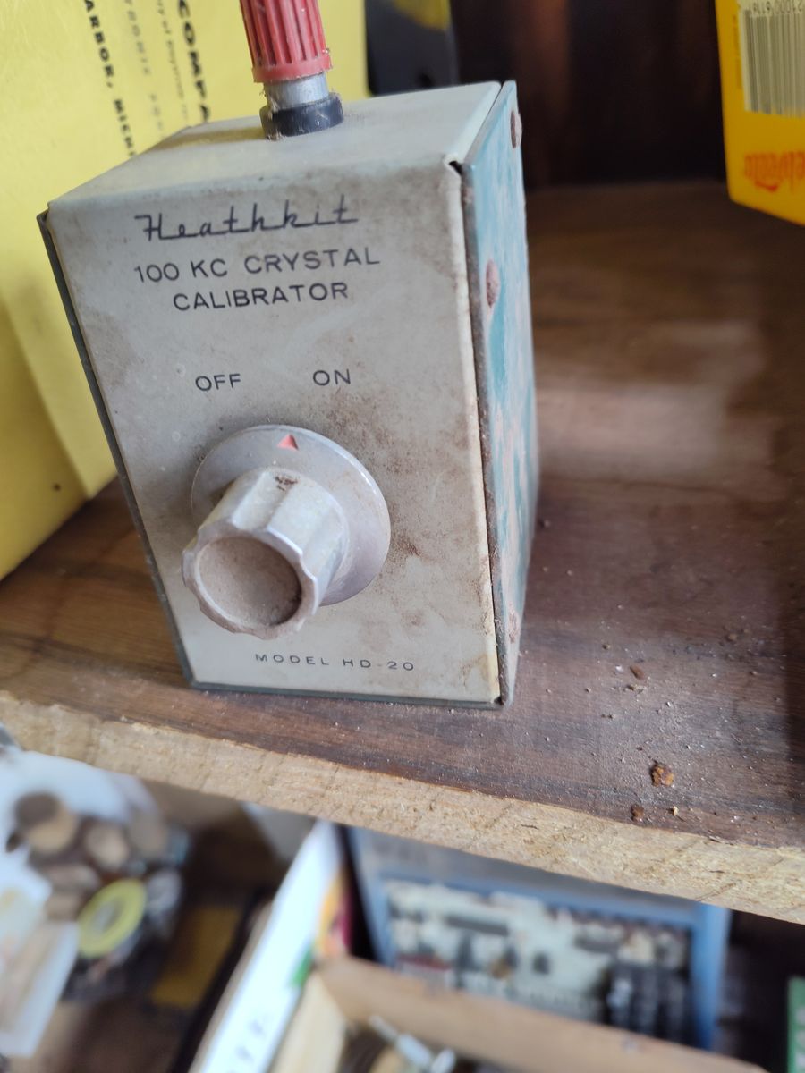 Heathkit 100 KC crystal Calibrator