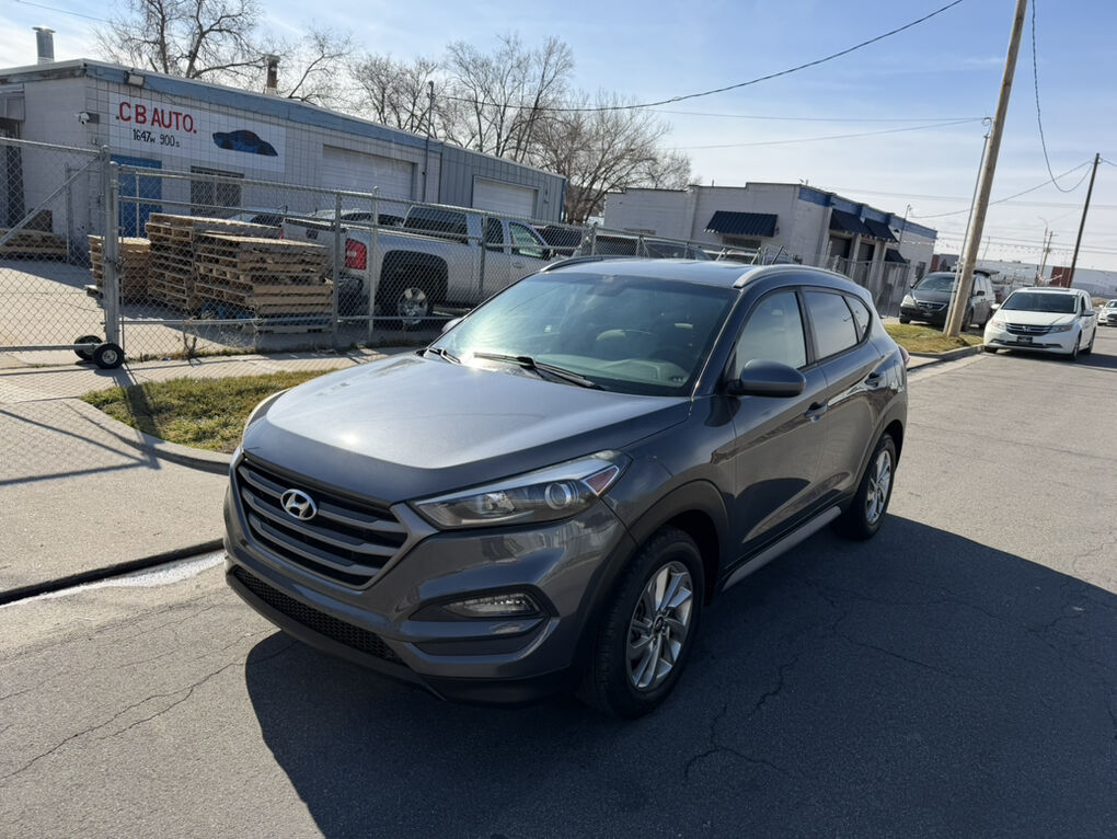 2017 HYUNDAI TUCSON SE