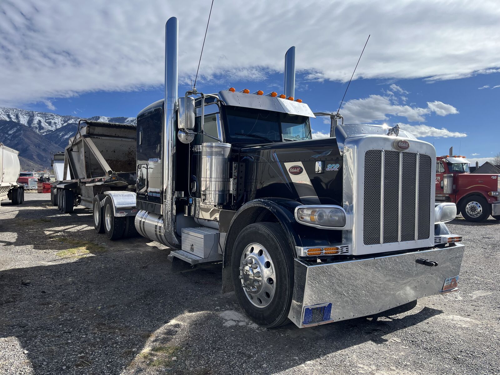 2015 Peterbilt 389 Long Nose/2016 Kenworth T660