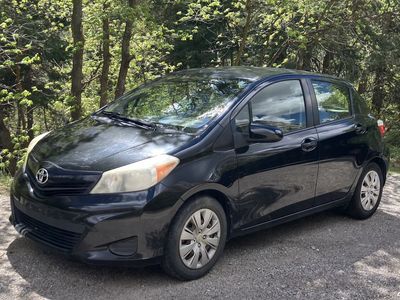 2013 Toyota Yaris 5-Door LE