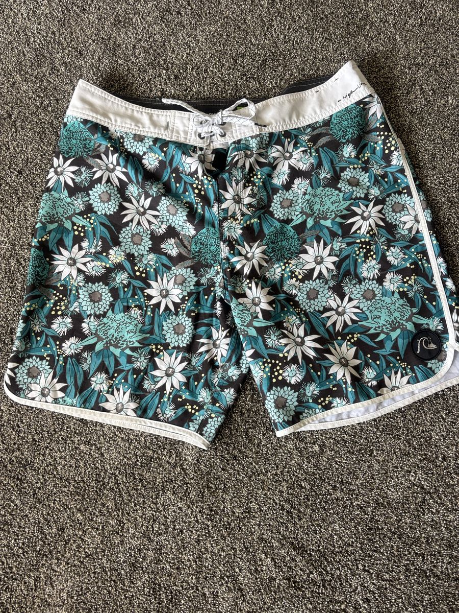 Quiksilver High Line Men's Floral Board Shorts/ Swimsuit- Size 36