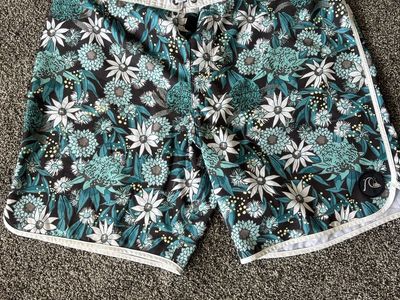 Quiksilver High Line Men's Floral Board Shorts/ Swimsuit- Size 36