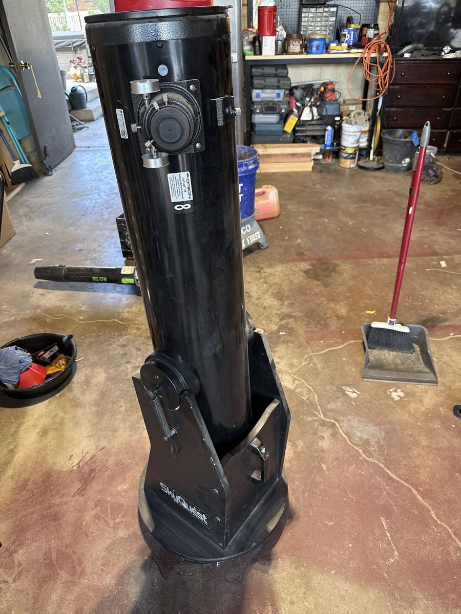 Orion SkyQuest XT8 Dobsonian Telescope with Tele Vue 2x Barlow and Accessories