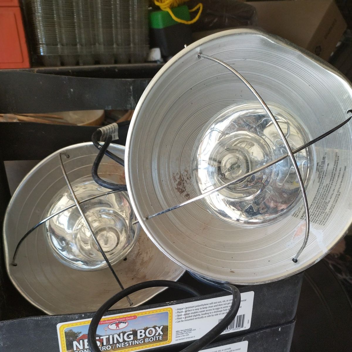 2 Nesting Boxes 2 Lights for Chickens Ducks Turkey