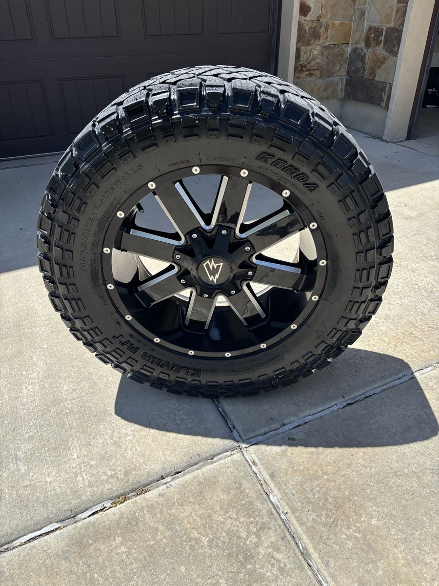 Kenda Klever R/T 35/12.5/R20 Tires & Wheels with TPMS - Set of 4