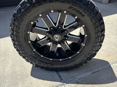 Kenda Klever R/T 35/12.5/R20 Tires & Wheels with TPMS - Set of 4