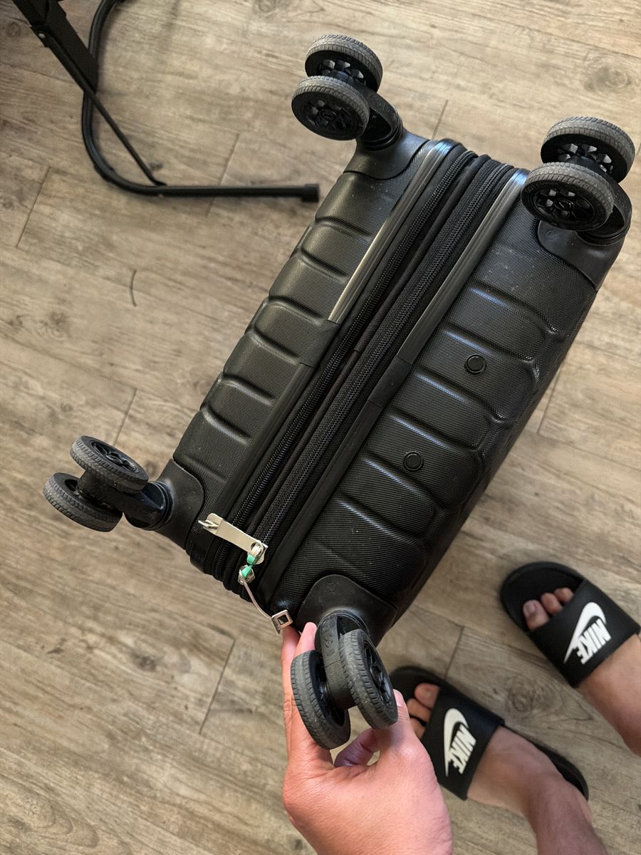 CapriSA hard-shell spinner carry-on