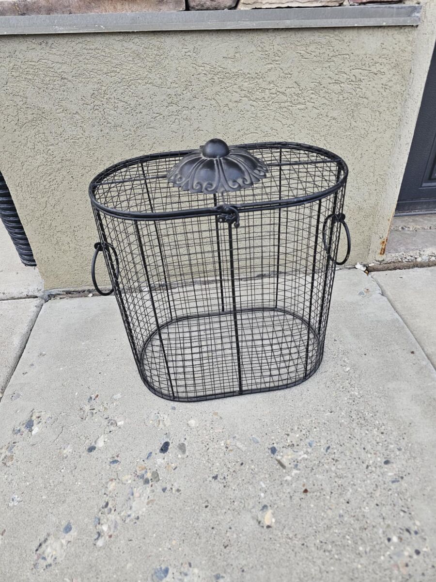 Decorative Black Wire Storage Basket with Lid – Metal Laundry / Blanket Basket