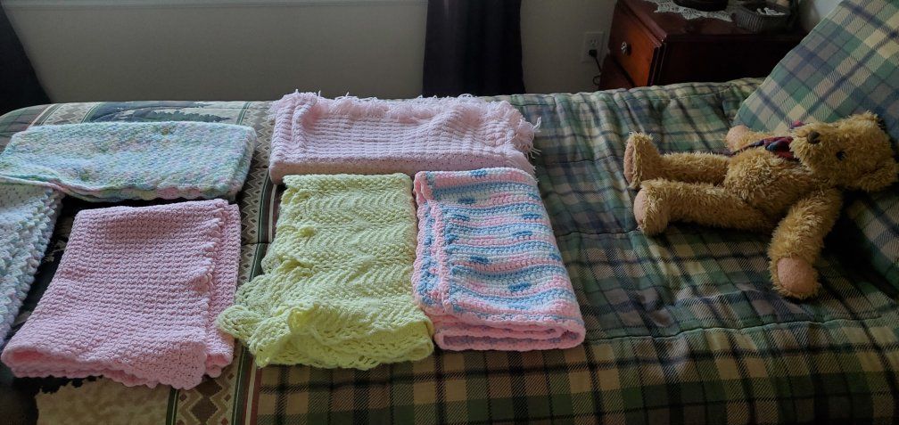 Handmade Crocheted / knit Baby Blankets ssorted Colors & Styles