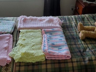 Handmade Crocheted / knit Baby Blankets ssorted Colors & Styles