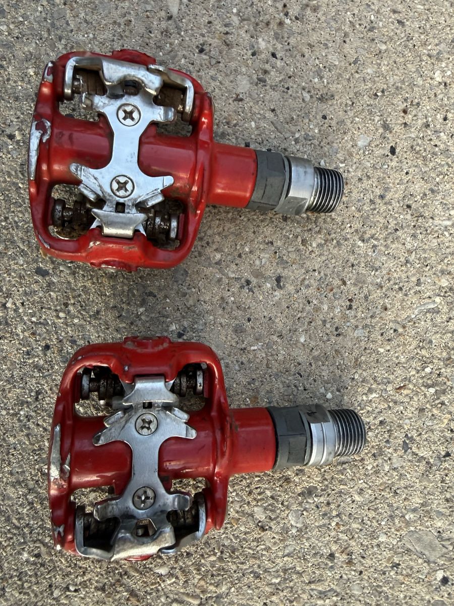 Clipless pedals