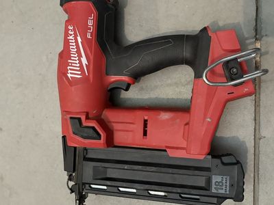 Milwaukee 18 gauge Brad nailer