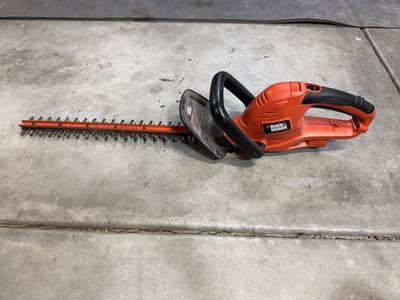 Hedge Trimmer - Corded - Black and Decker