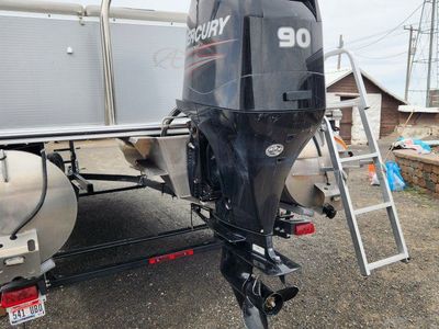 Avalon pontoon boat