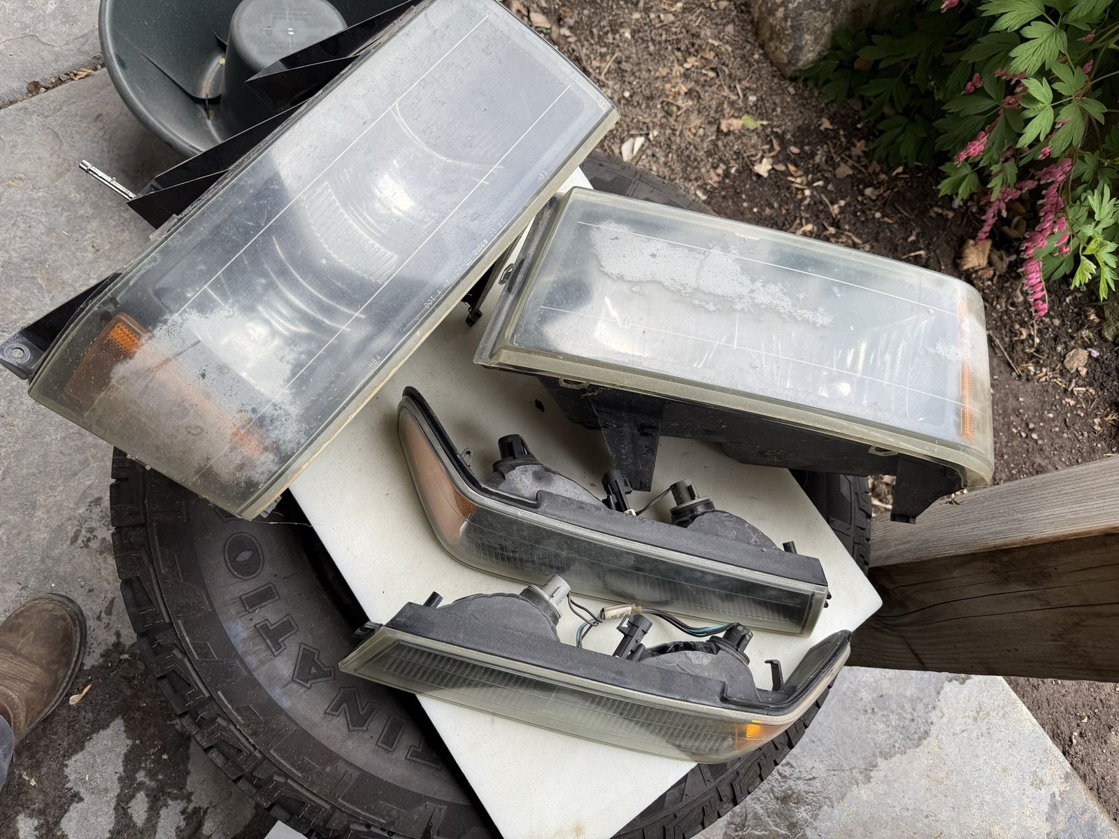 2004-2012 GMC Canyon Headlight Housings FREE