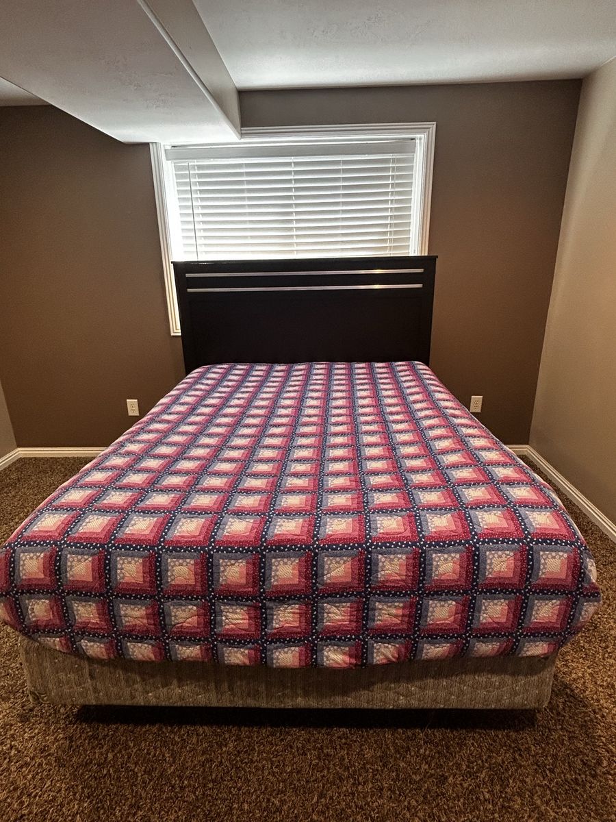 Serta Perfect Sleeper Dream Retreat Queen Mattress & Box Spring Set with Black Headboard