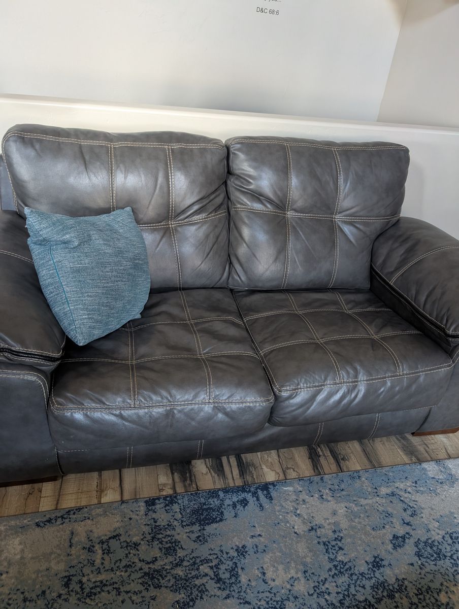 Couch set