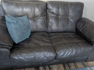 Couch set