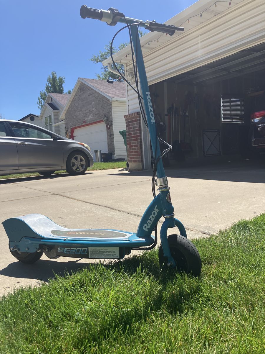 Electric scooter (Razor E 200)