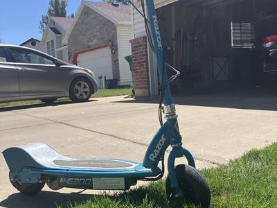 Electric scooter (Razor E 200)