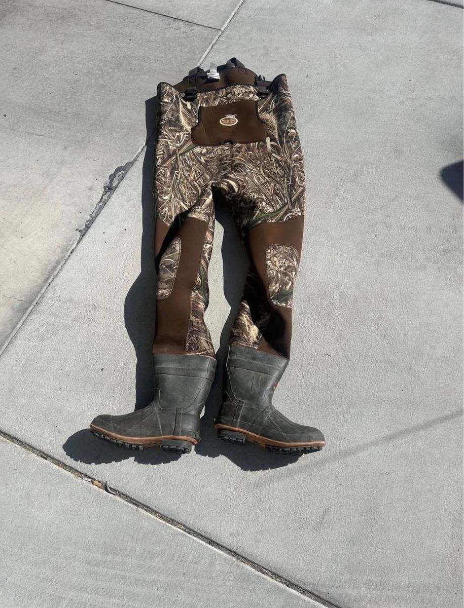 Cabela's Camo Hunting Chest Waders with Integrated Boots - Size 11