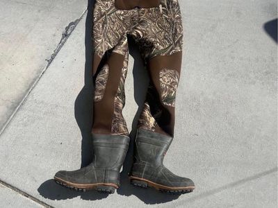 Cabela's Camo Hunting Chest Waders with Integrated Boots - Size 11