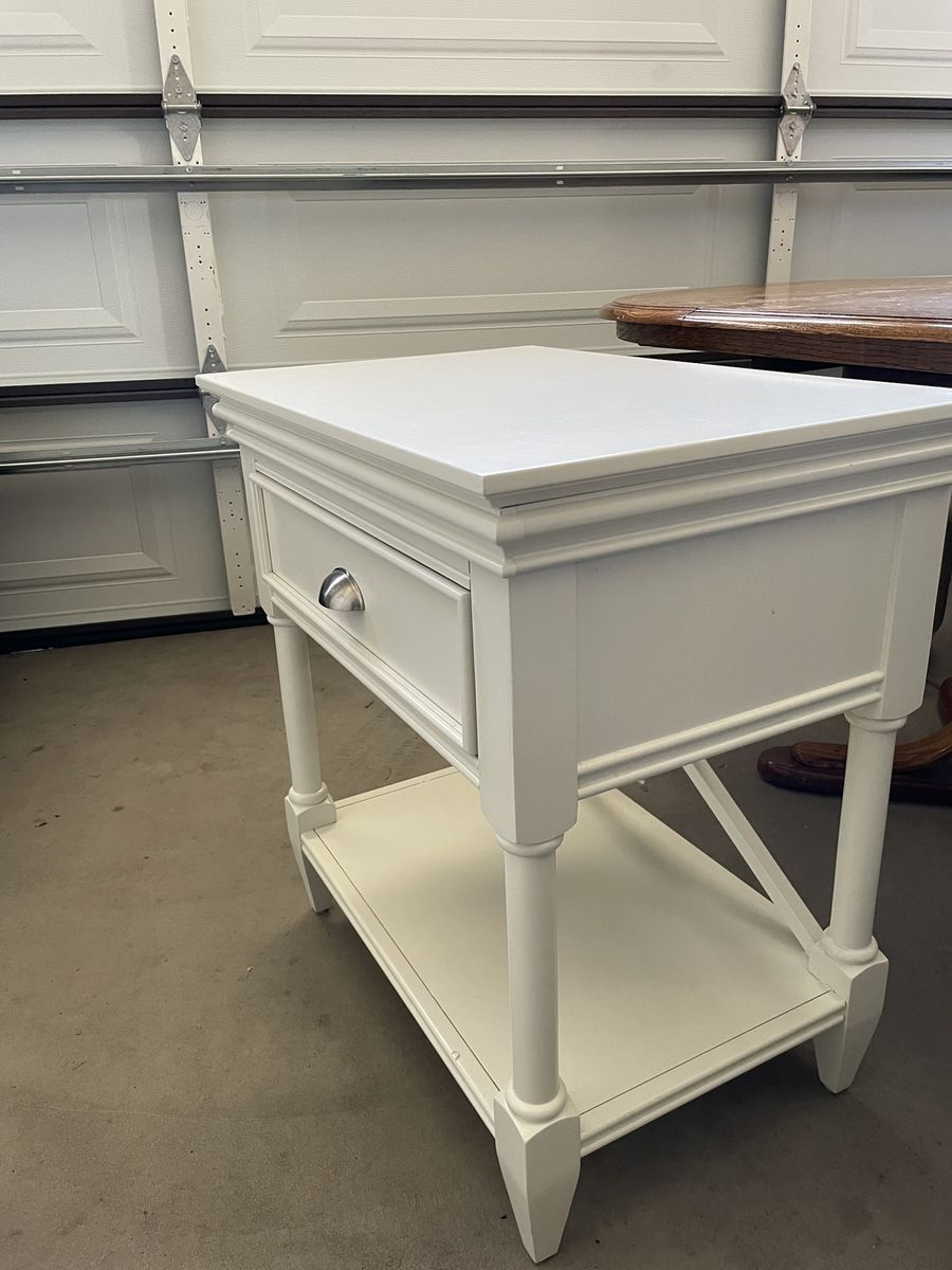 Cute White Nightstand/Bedside or End Table, Good Condition