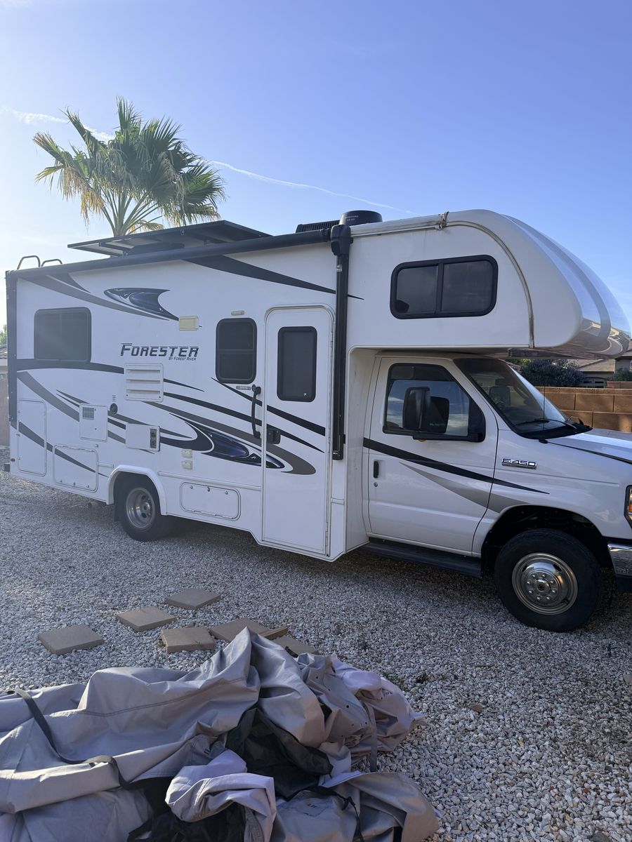2020 Ford Eco Line E4 RV – Off-Grid Adventure Awaits!