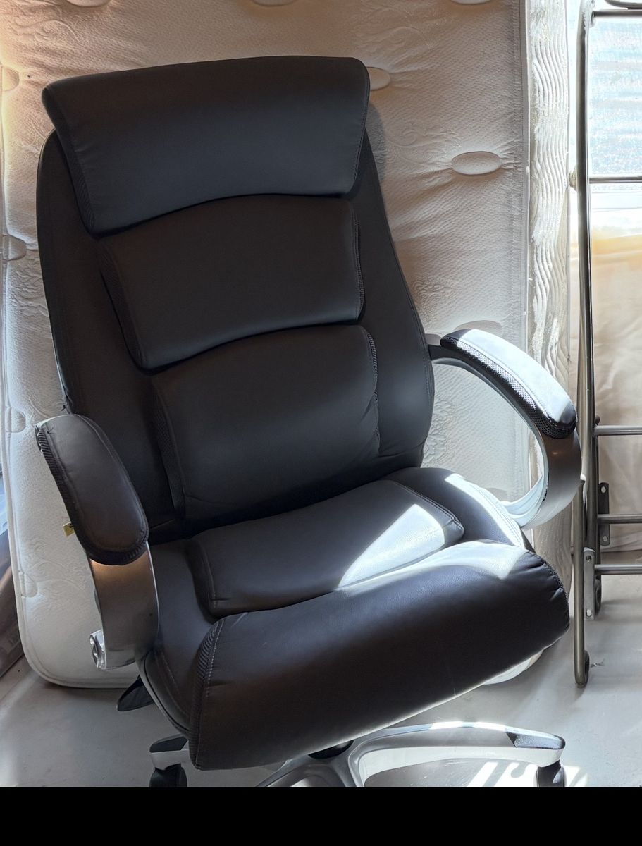 Grey Office Chair – Great Condition
