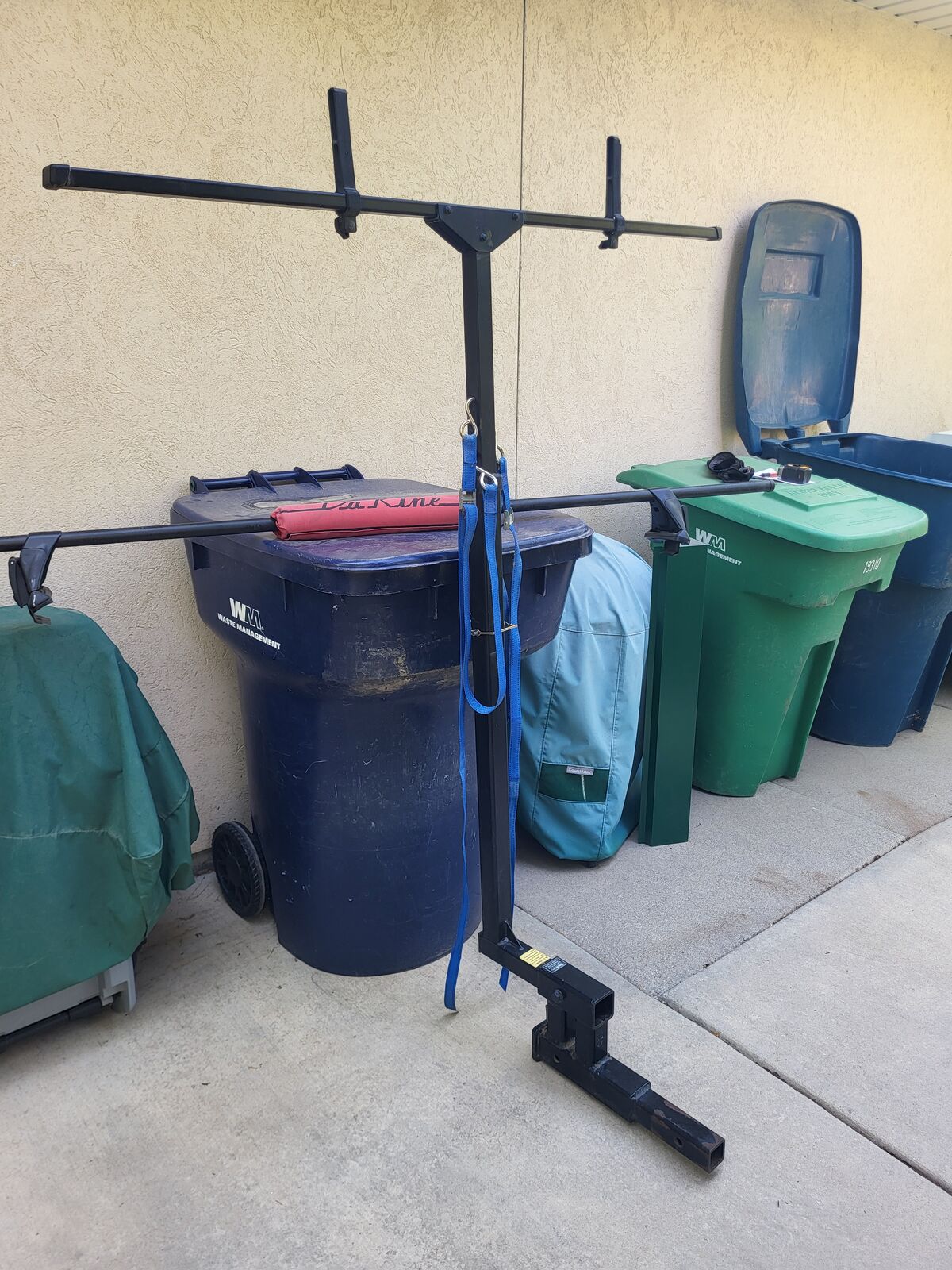 Yakima Q Towers plus Thule Goalpost rear rack.