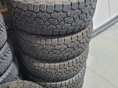 LT35x12.50R17 LRE with Jeep wheels